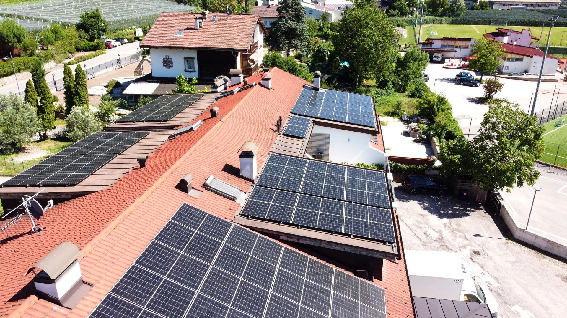 Photovoltaikanlage auf einem Dach in Südtirol