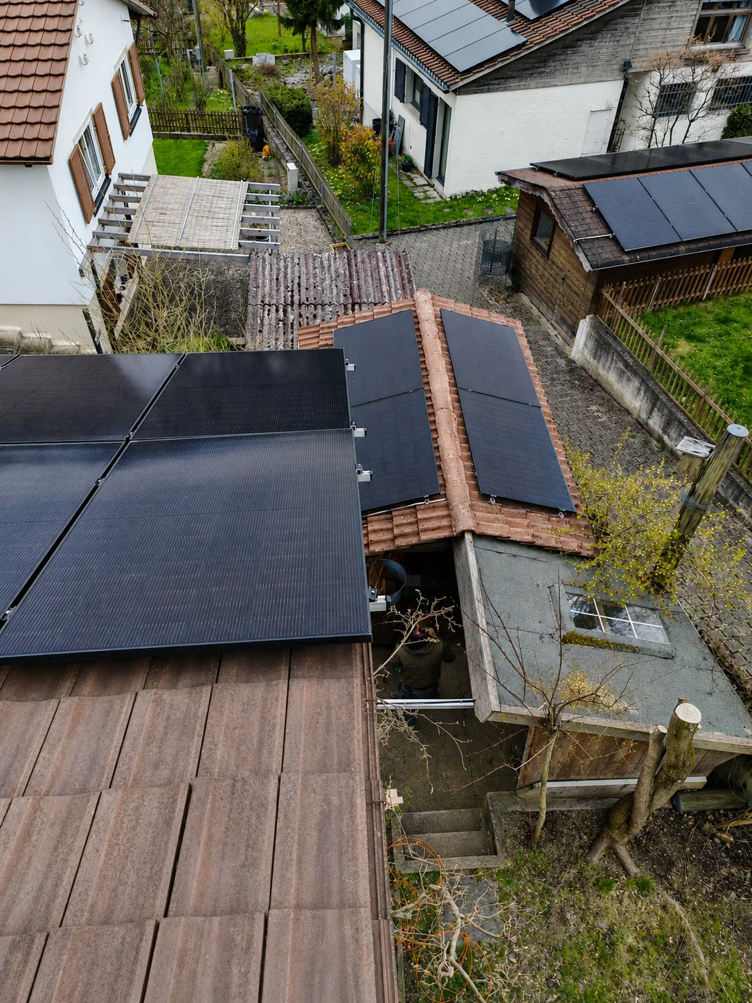 Più campi fotovoltaici su casa, ampliamento e edificio secondario