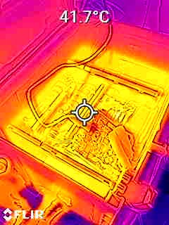 Termografia FLIR di fonte tecnica a 41,7 gradi
