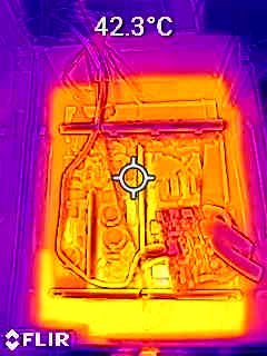 Termografia FLIR di fonte tecnica a 42,3 gradi